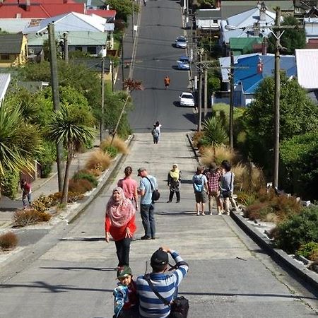 ダニーデン Sleep On The Steepest Street In The World! Bed & Breakfast エクステリア 写真
